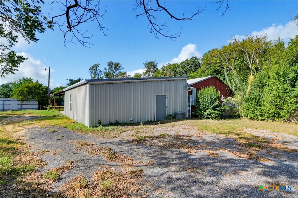 206 E Pine Street Seguin, TX 78155