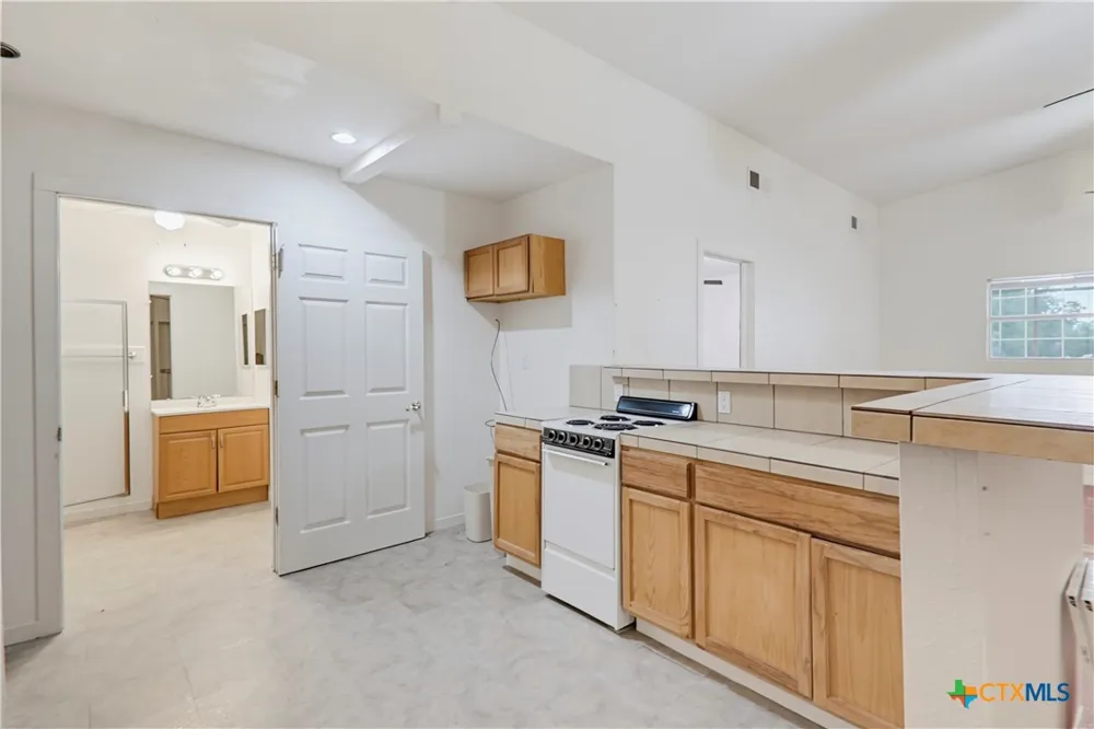 206 E Pine Street Seguin, TX 78155