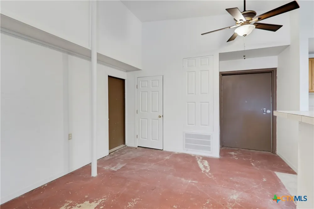 206 E Pine Street Seguin, TX 78155