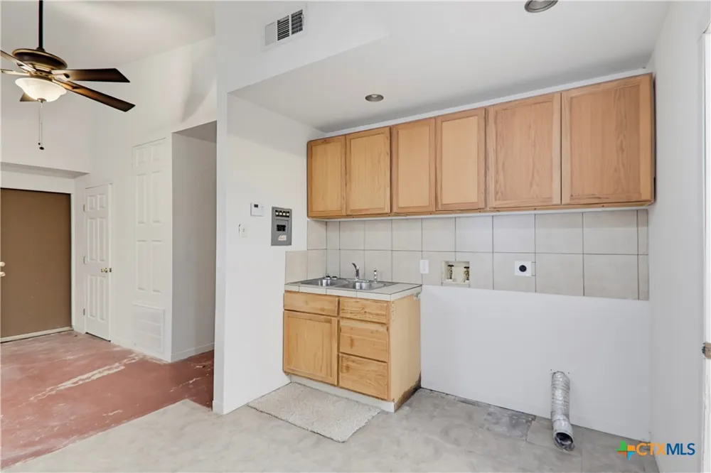 206 E Pine Street Seguin, TX 78155