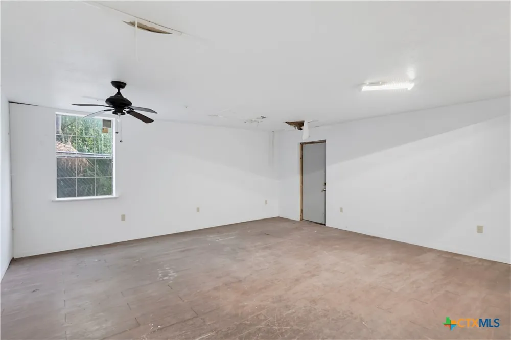 206 E Pine Street Seguin, TX 78155