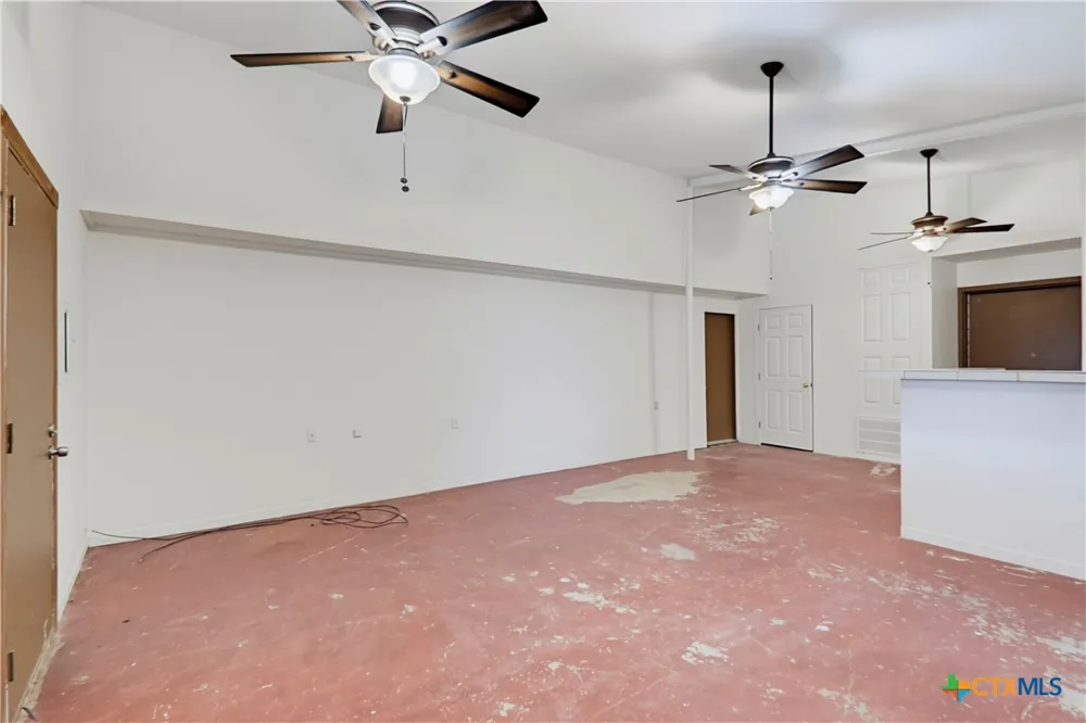 206 E Pine Street Seguin, TX 78155