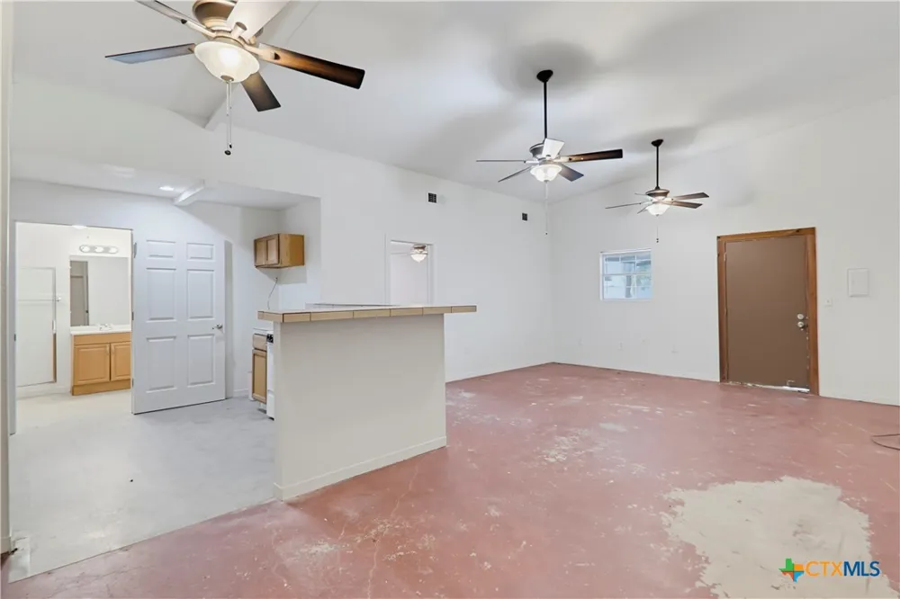 206 E Pine Street Seguin, TX 78155