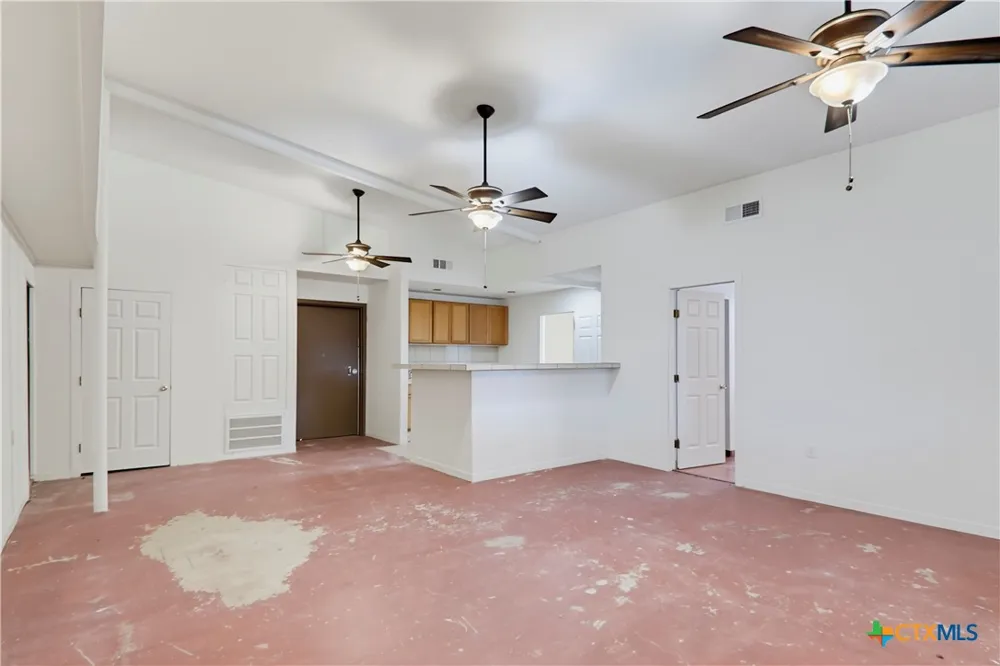 206 E Pine Street Seguin, TX 78155