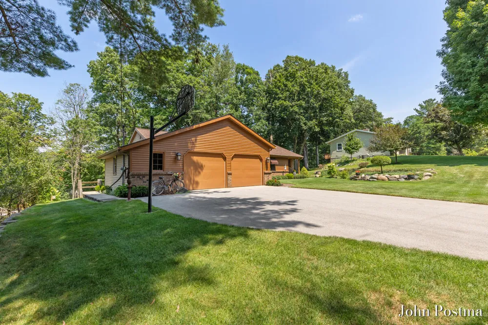 7786 Thornapple Bayou Drive SE Grand Rapids, MI 49512
