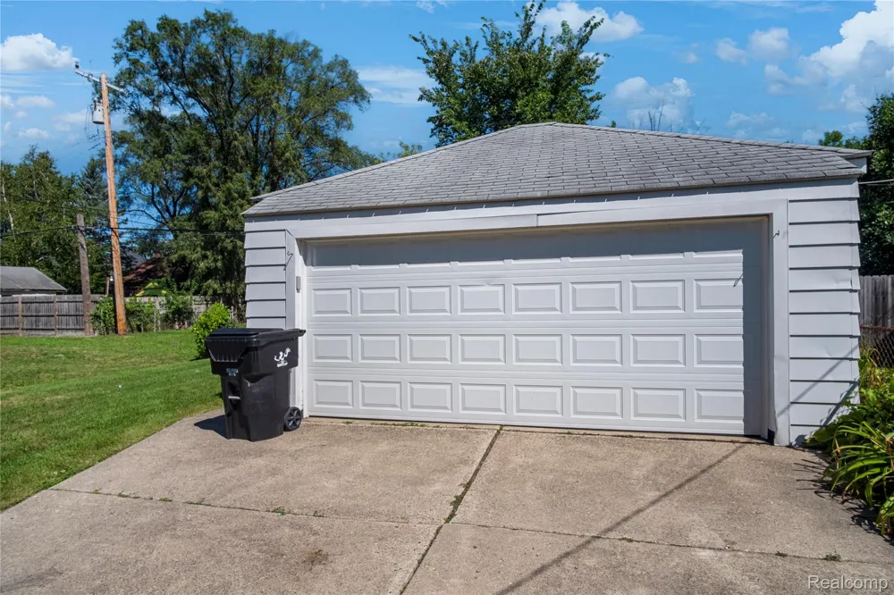 9200 Yorkshire Road Detroit City, MI 48224