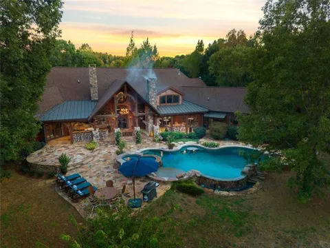 1524 Blacks Bluff Road SW