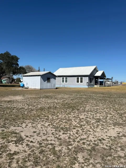 226 County Road 300 Karnes City, TX 78118