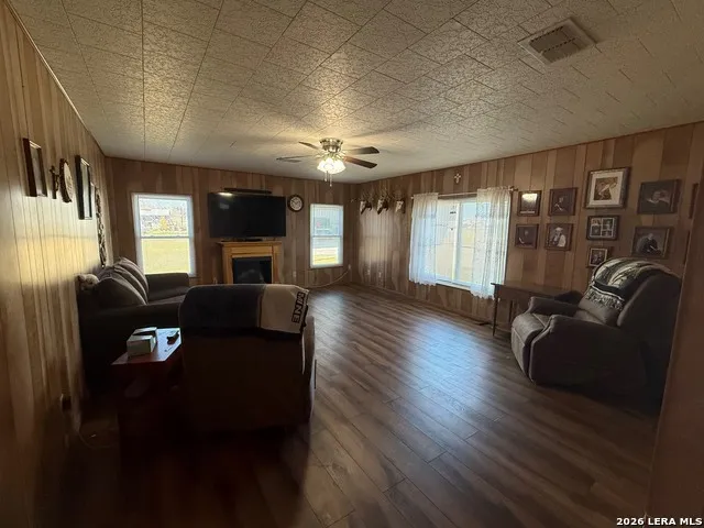 226 County Road 300 Karnes City, TX 78118