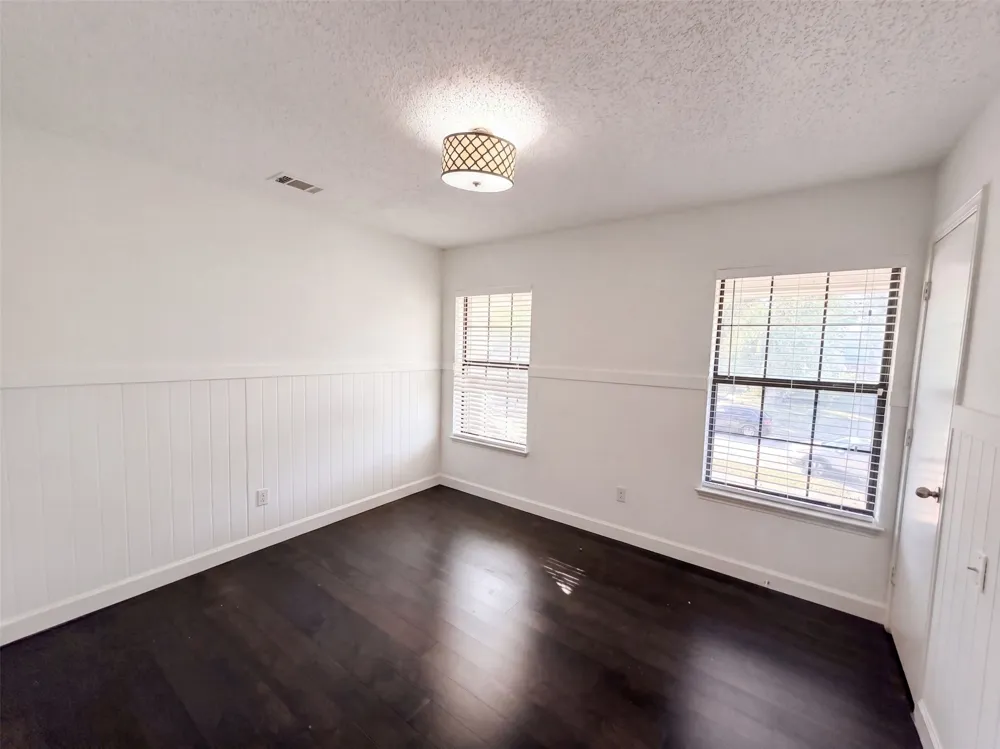 2226 Country Oaks Drive Garland, TX 75040