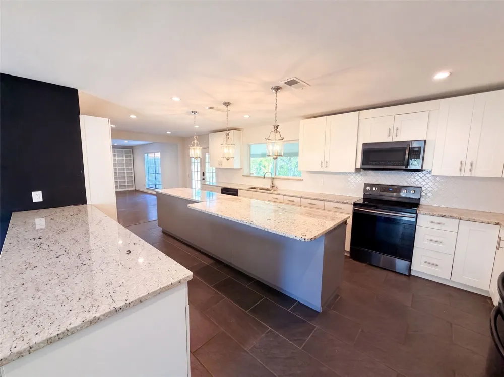 2226 Country Oaks Drive Garland, TX 75040