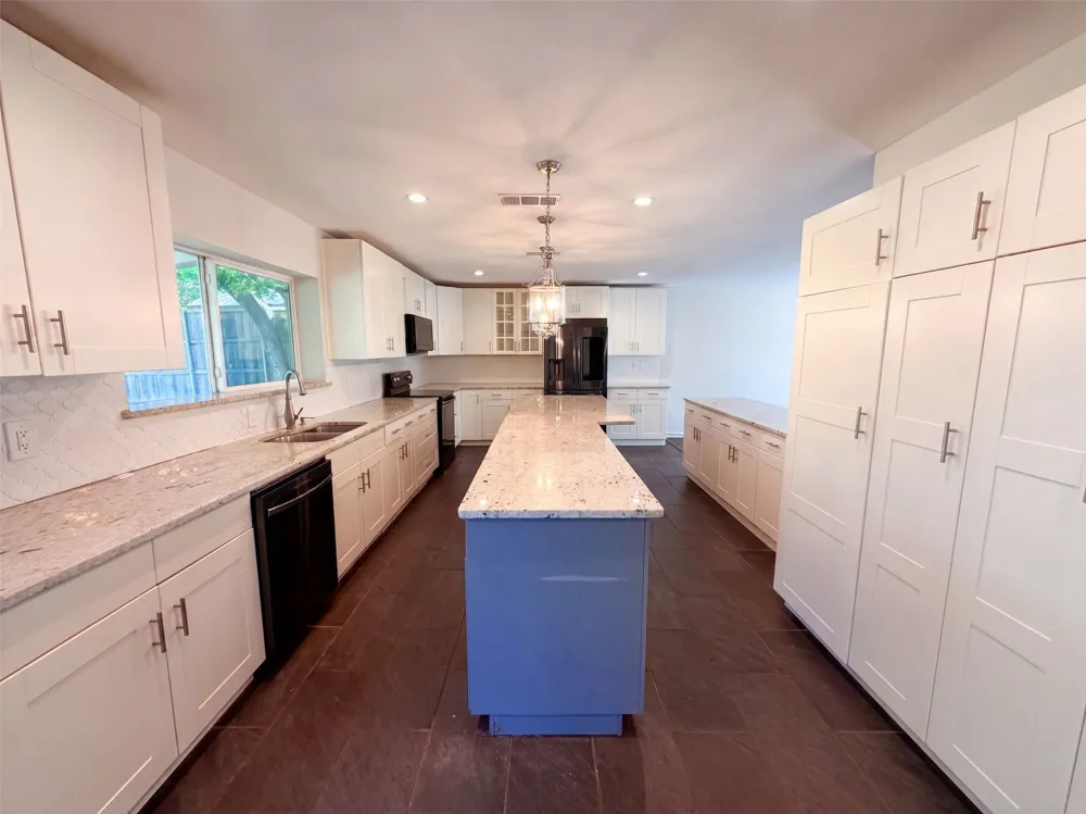 2226 Country Oaks Drive Garland, TX 75040