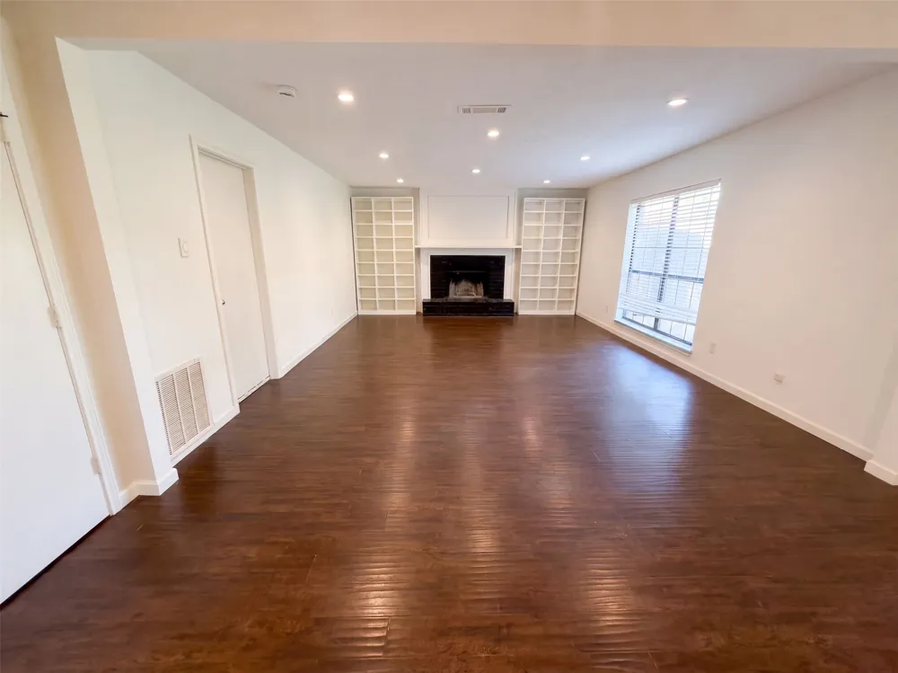 2226 Country Oaks Drive Garland, TX 75040
