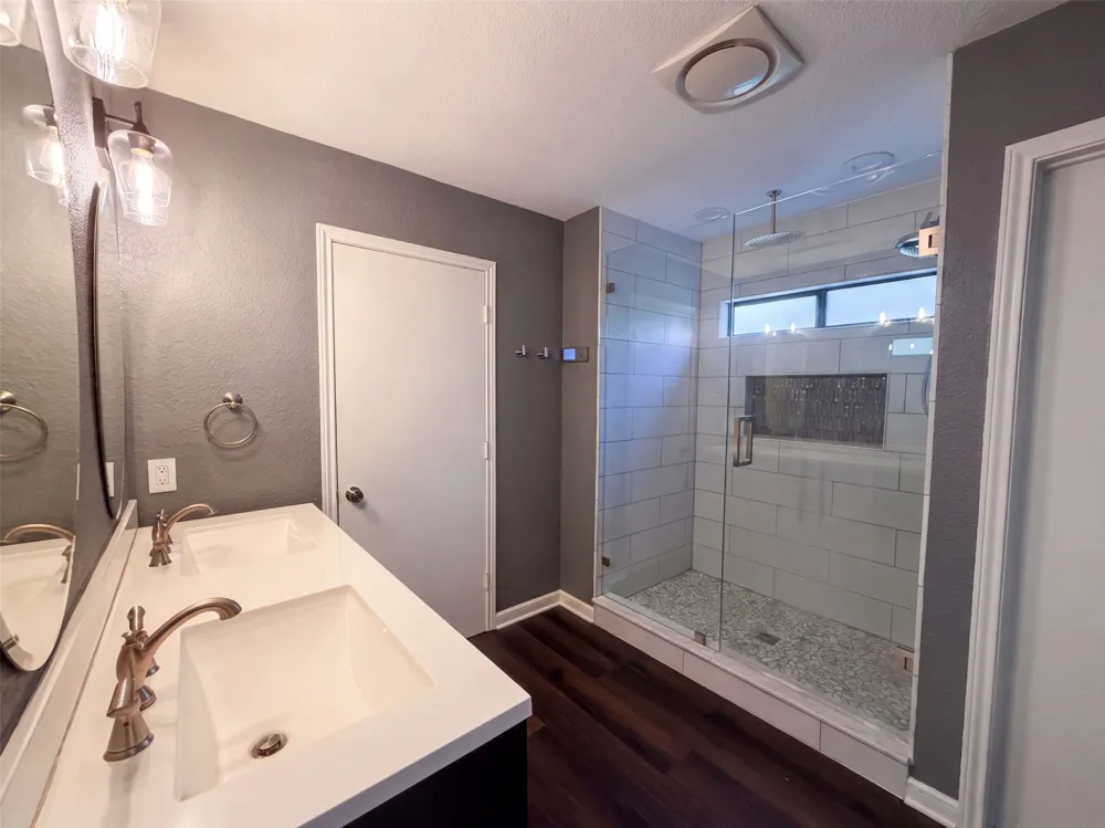 2226 Country Oaks Drive Garland, TX 75040