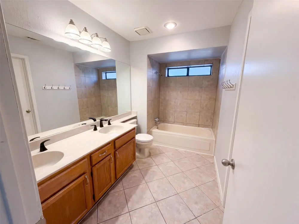 2226 Country Oaks Drive Garland, TX 75040
