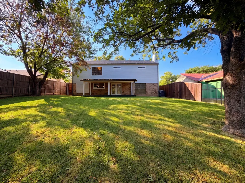 2226 Country Oaks Drive Garland, TX 75040