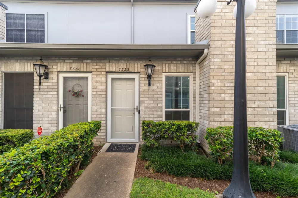 7332 Regency Square Court #7332 Hockley, TX 77036