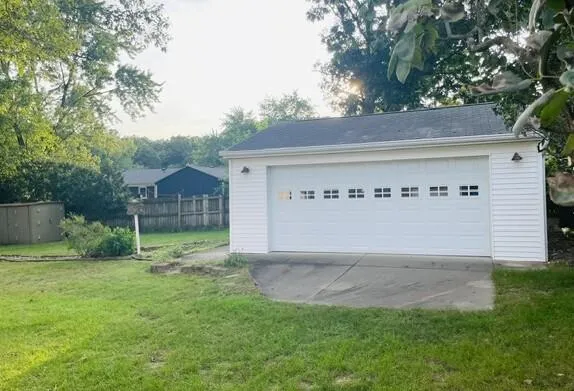 2535 Powers Avenue NW Grand Rapids, MI 49544