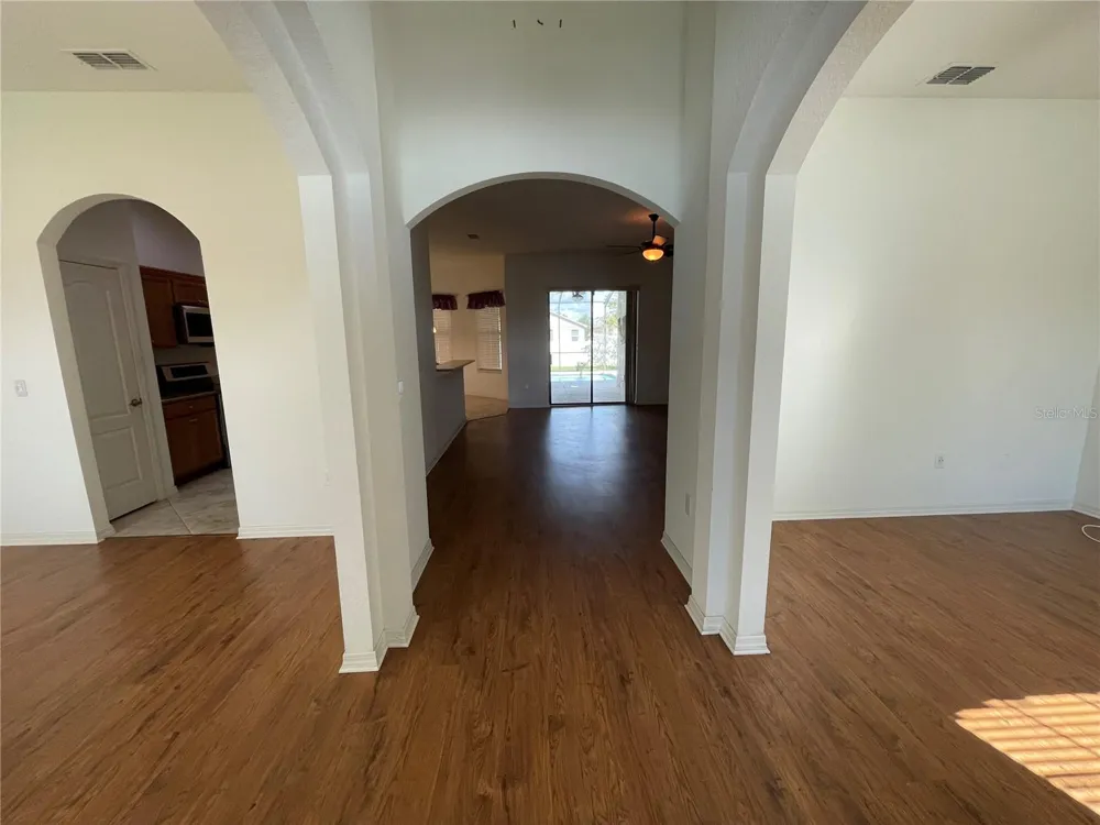 326 LAKE MARIANA WAY Auburndale, FL 33823