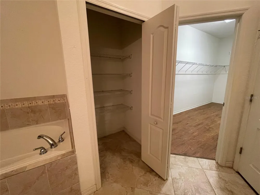 326 LAKE MARIANA WAY Auburndale, FL 33823