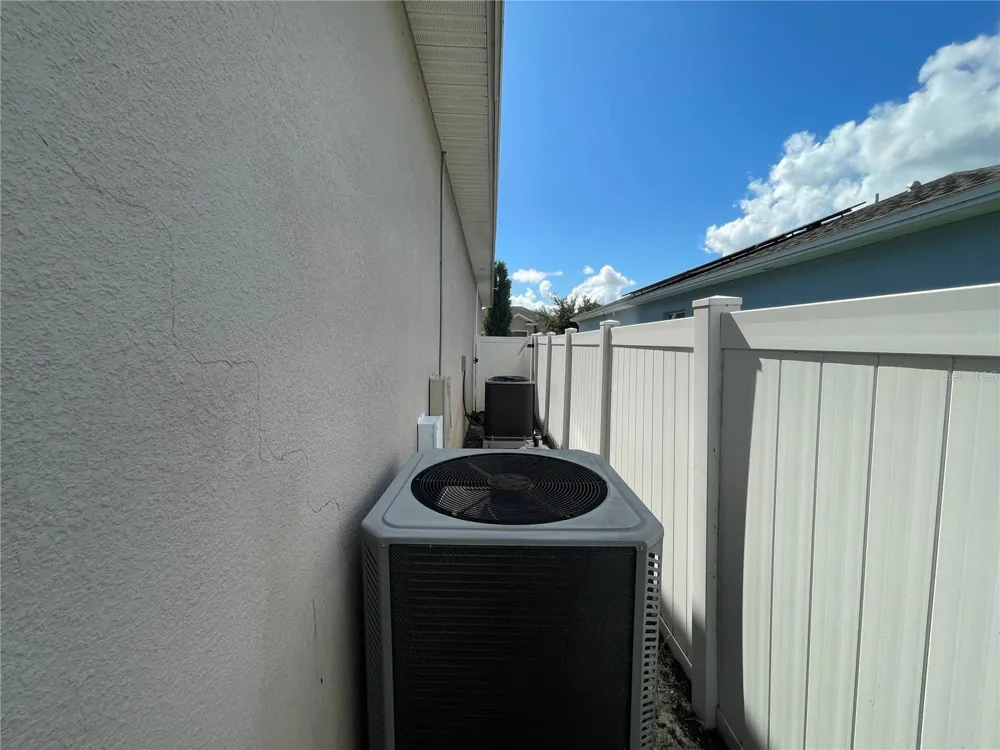 326 LAKE MARIANA WAY Auburndale, FL 33823