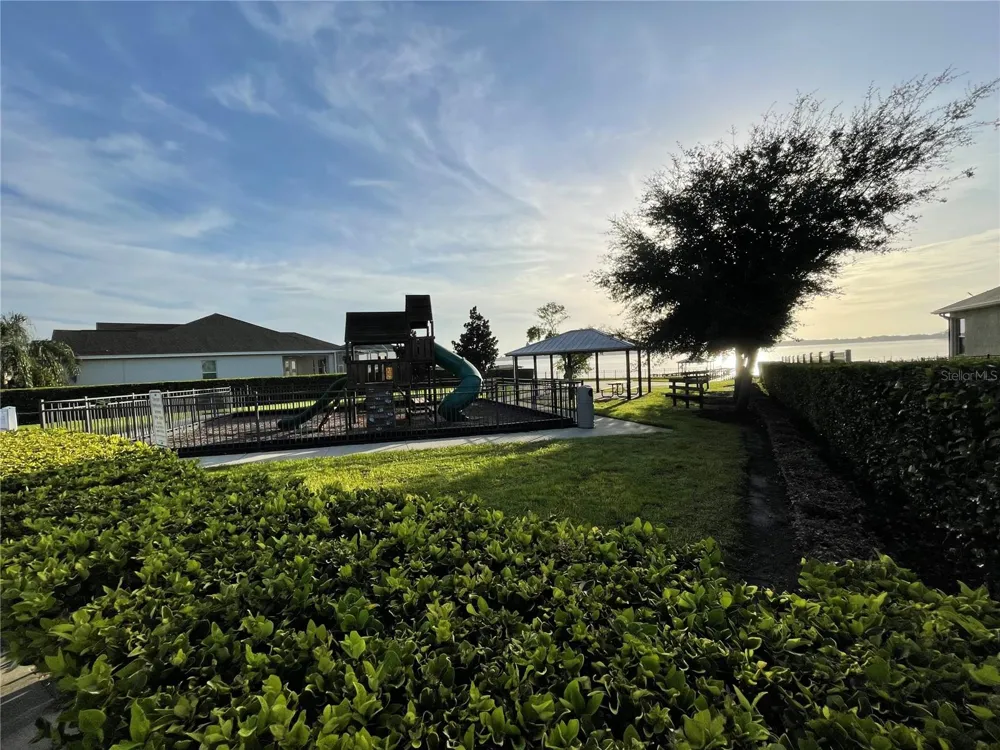 326 LAKE MARIANA WAY Auburndale, FL 33823