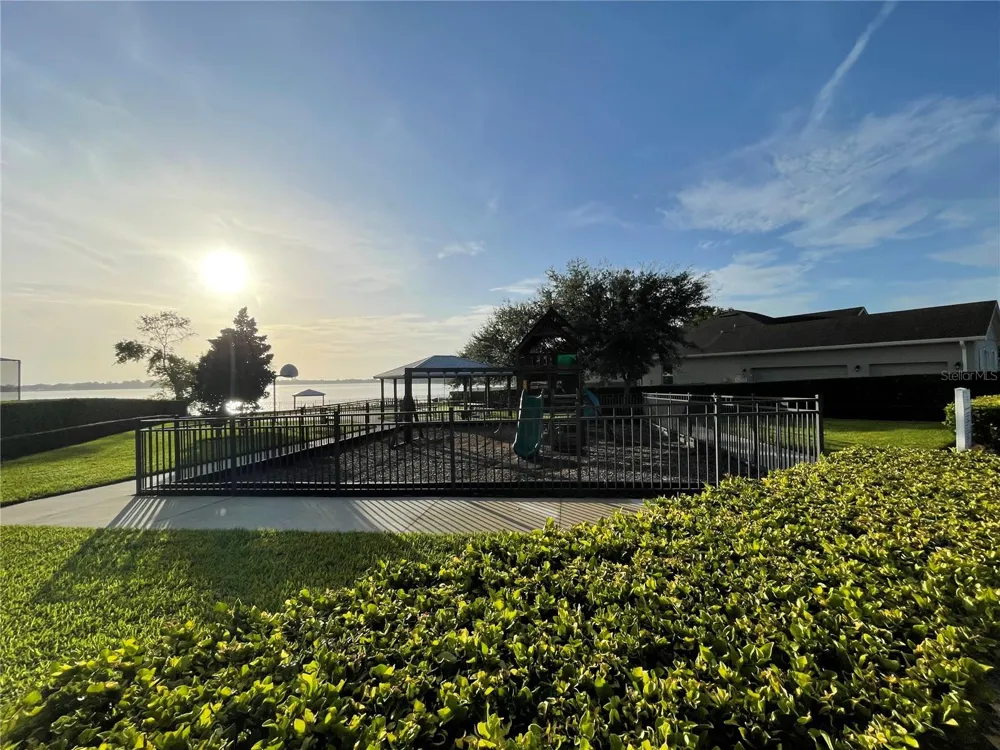 326 LAKE MARIANA WAY Auburndale, FL 33823