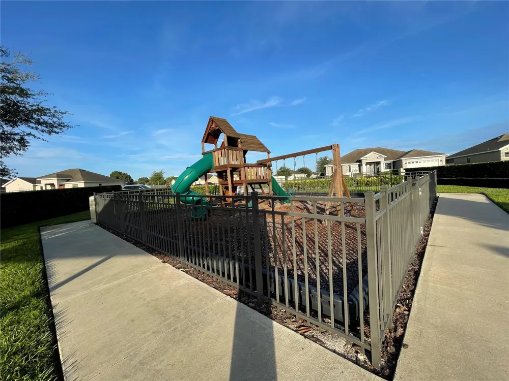 326 LAKE MARIANA WAY Auburndale, FL 33823