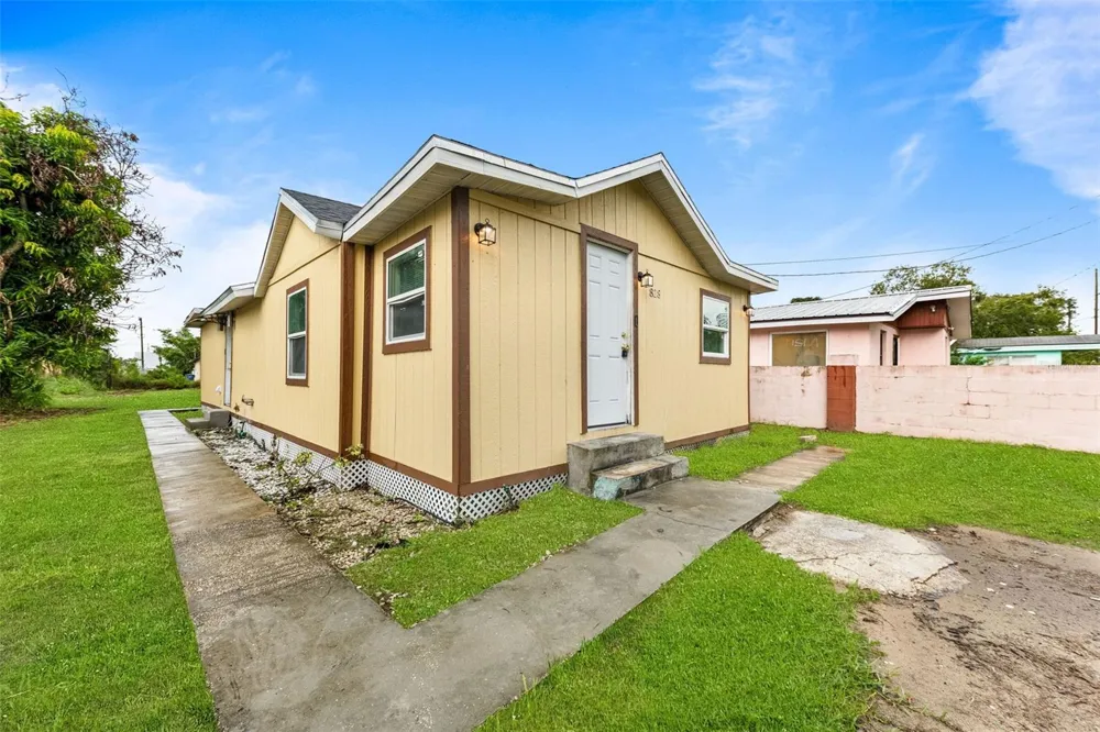 828 BOOKER AVENUE Sebring, FL 33870