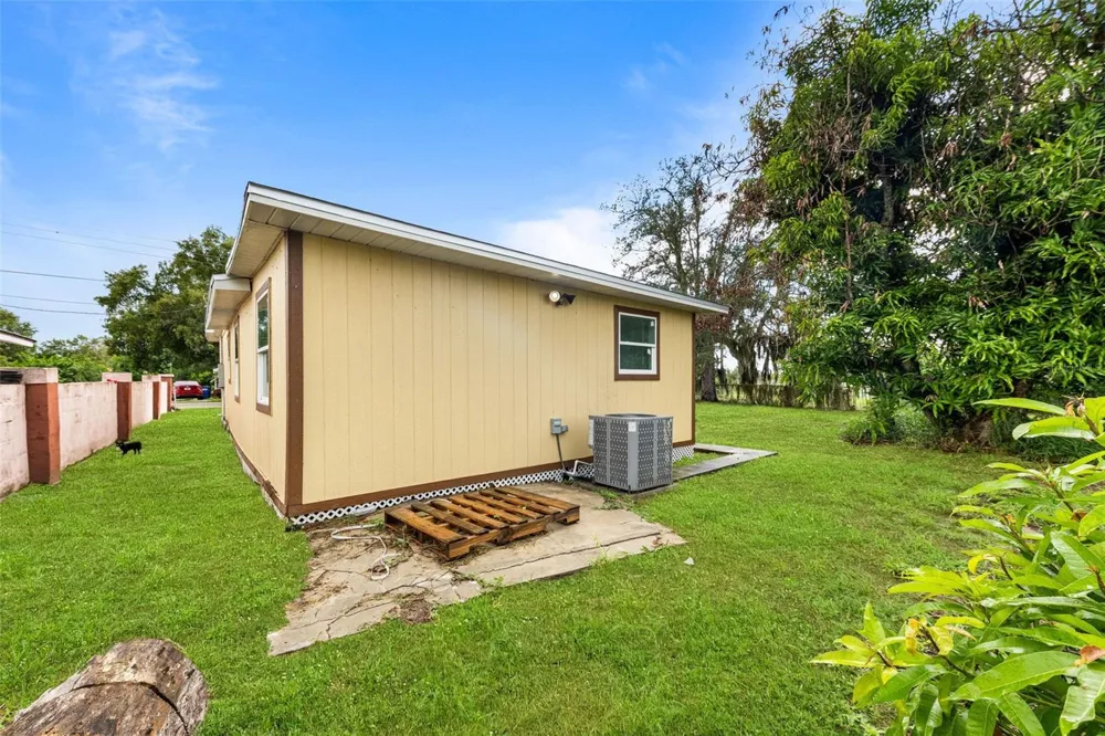 828 BOOKER AVENUE Sebring, FL 33870