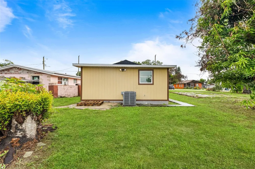 828 BOOKER AVENUE Sebring, FL 33870