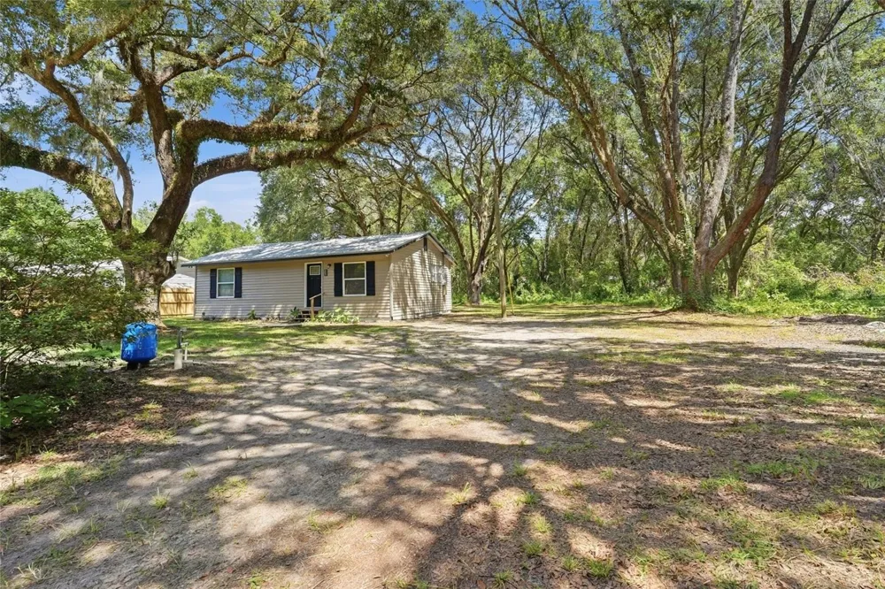 924 MALTAS AVENUE Interlachen, FL 32148
