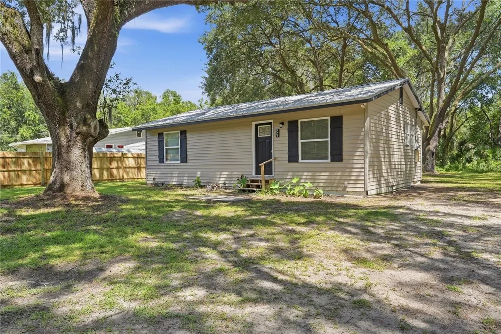 924 MALTAS AVENUE Interlachen, FL 32148