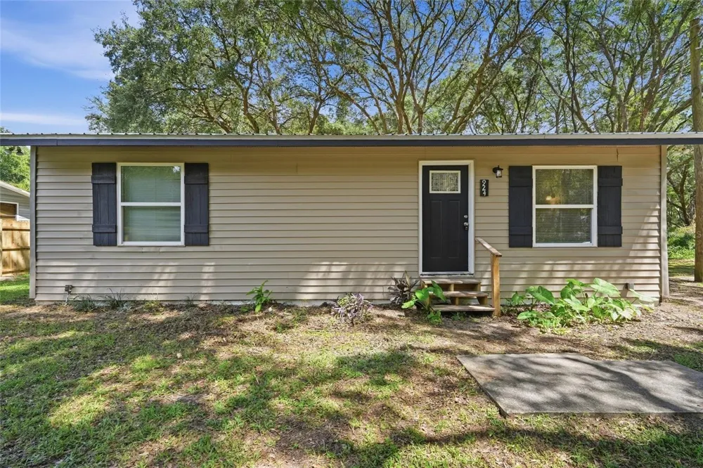 924 MALTAS AVENUE Interlachen, FL 32148