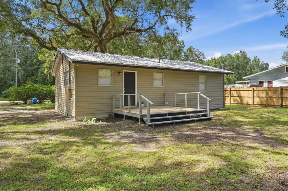 924 MALTAS AVENUE Interlachen, FL 32148