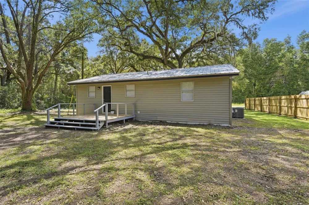 924 MALTAS AVENUE Interlachen, FL 32148