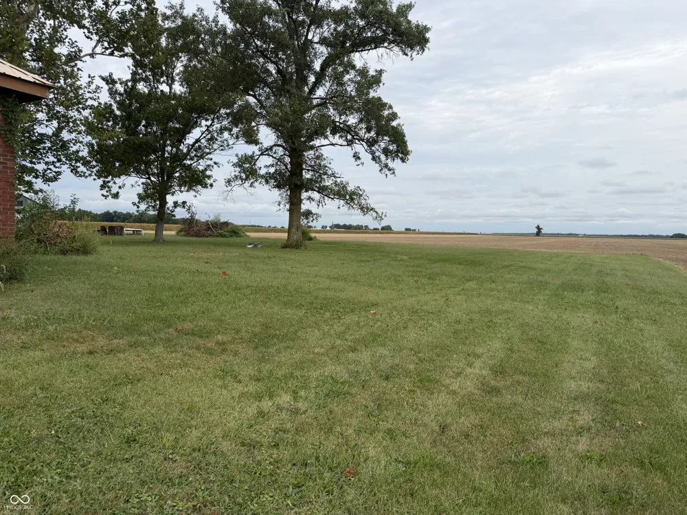 674 W 1300 S Clinton, IN 47842