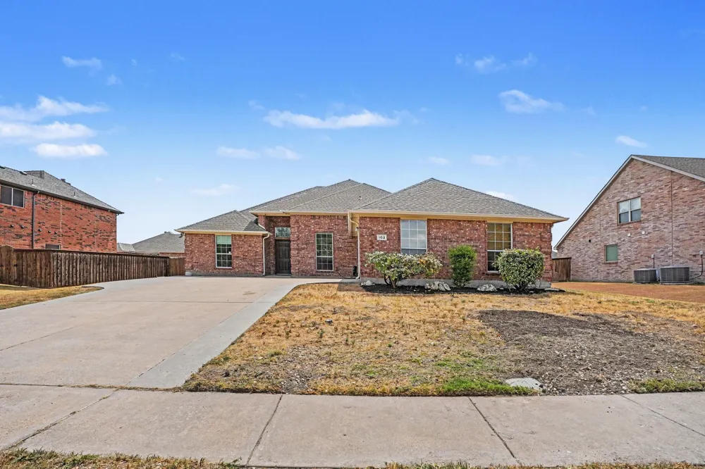 102 Troy Lane Red Oak, TX 75154