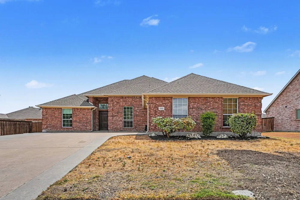 102 Troy Lane Red Oak, TX 75154
