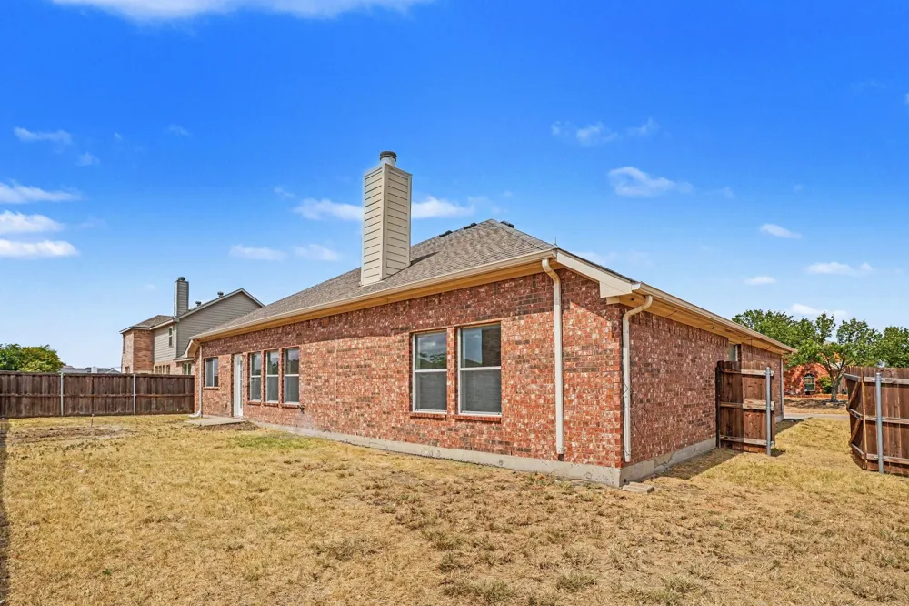 102 Troy Lane Red Oak, TX 75154