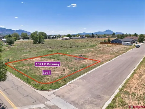 1621 E Downey Avenue