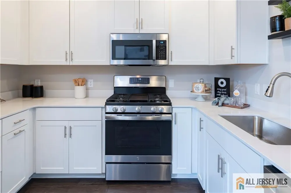 179 Leona Stewart Lane Pennington, NJ 08534
