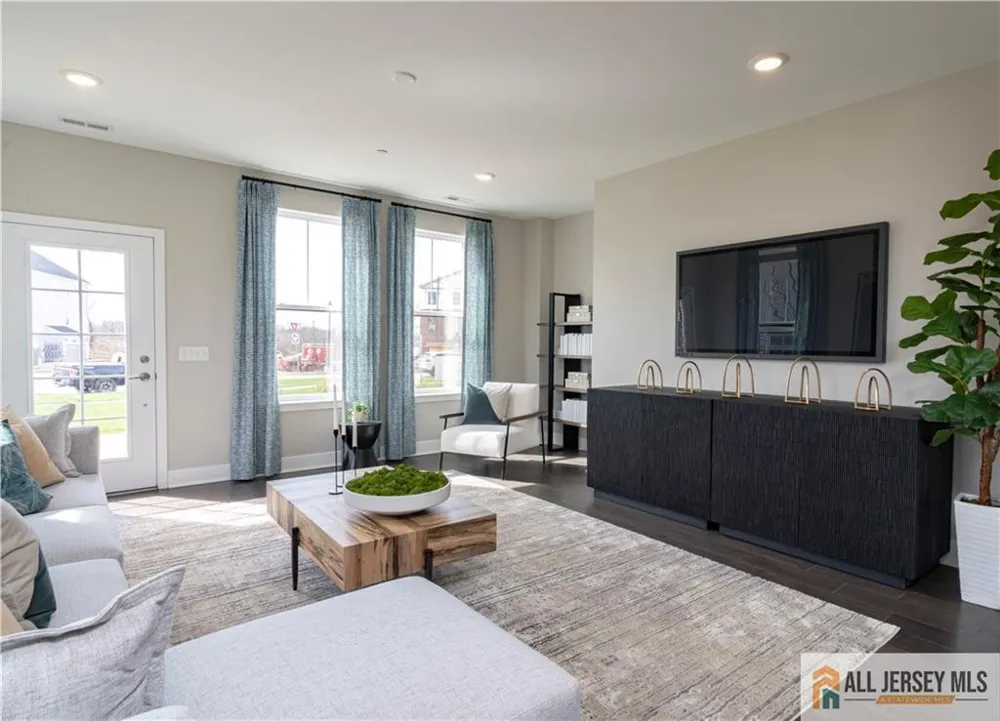 179 Leona Stewart Lane Pennington, NJ 08534