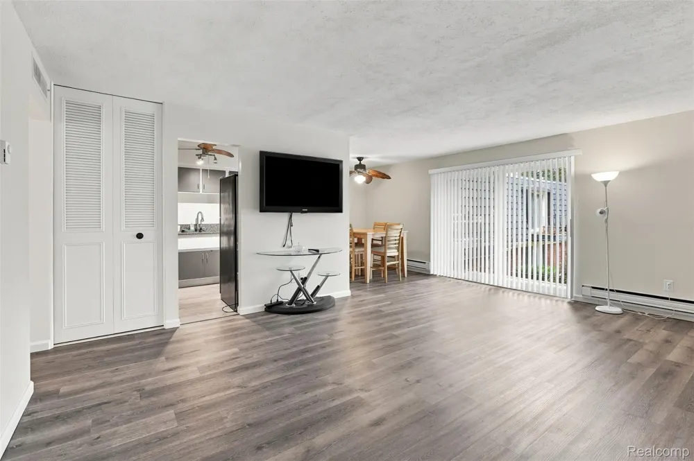 1836 Colonial Village Way Waterford Charter Township, MI 48328