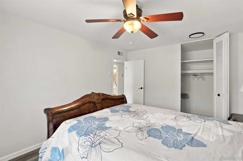 1836 Colonial Village Way Waterford Charter Township, MI 48328