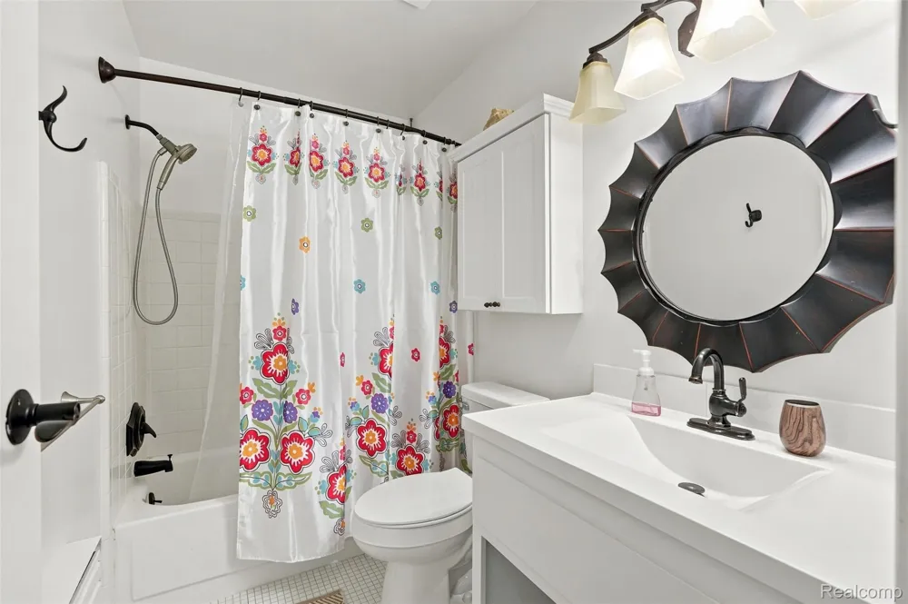 1836 Colonial Village Way Waterford Charter Township, MI 48328