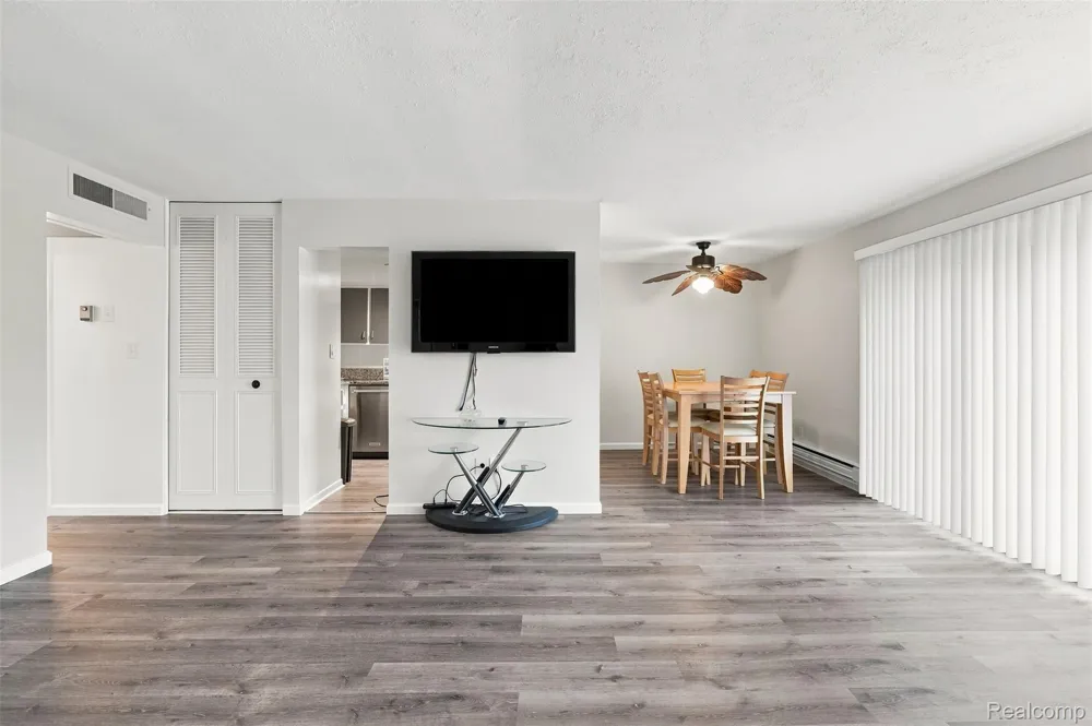 1836 Colonial Village Way Waterford Charter Township, MI 48328