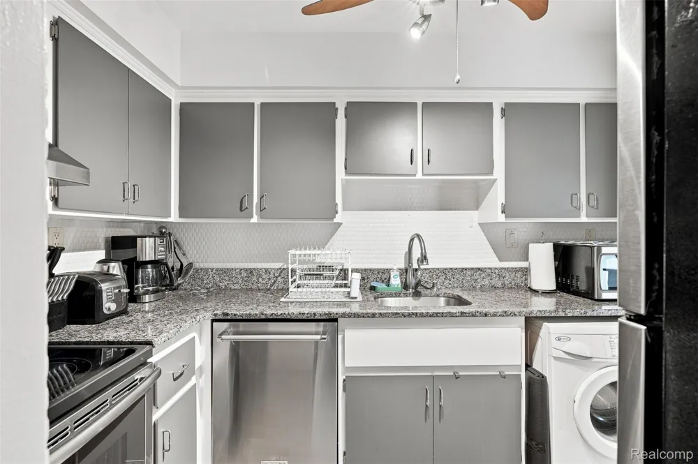1836 Colonial Village Way Waterford Charter Township, MI 48328