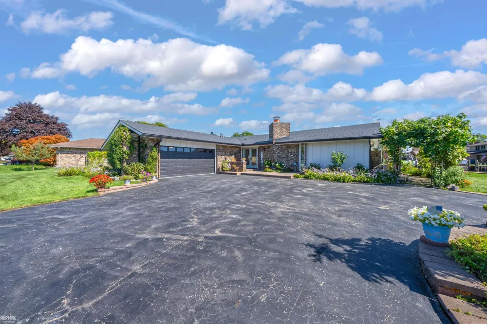 7339 Riverside Drive Clay Township, MI 48001