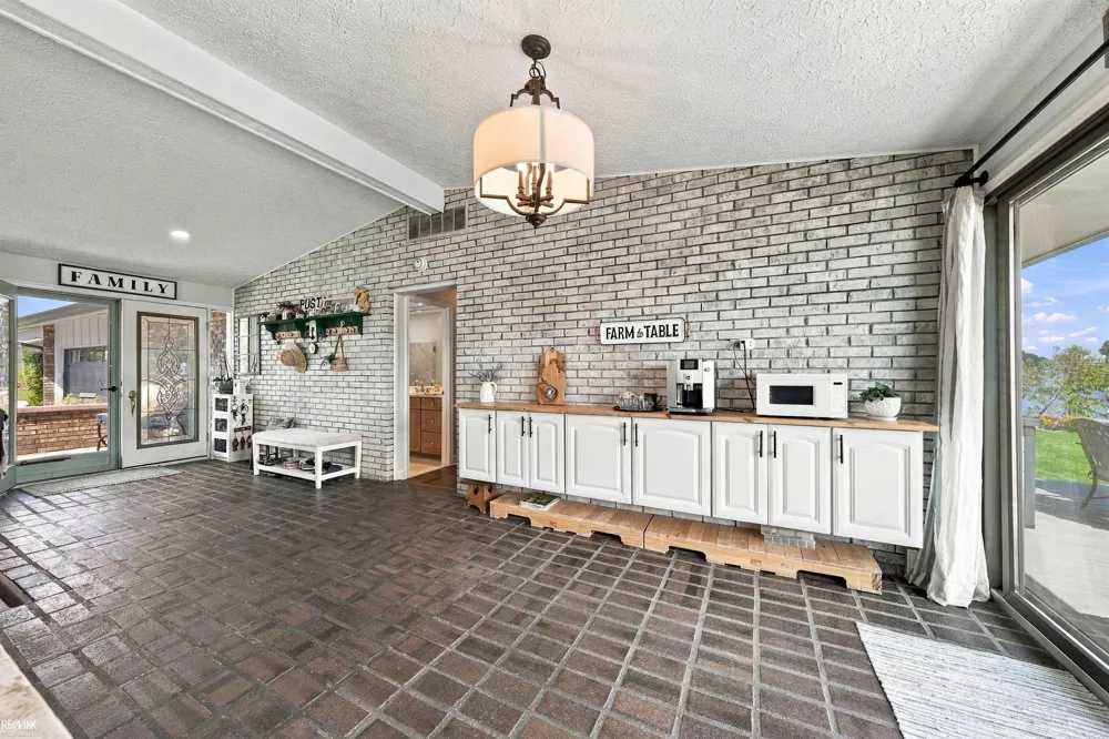 7339 Riverside Drive Clay Township, MI 48001